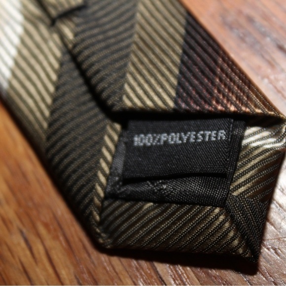 Bergamo New York Stripe Men’s Tie - Picture 3 of 4